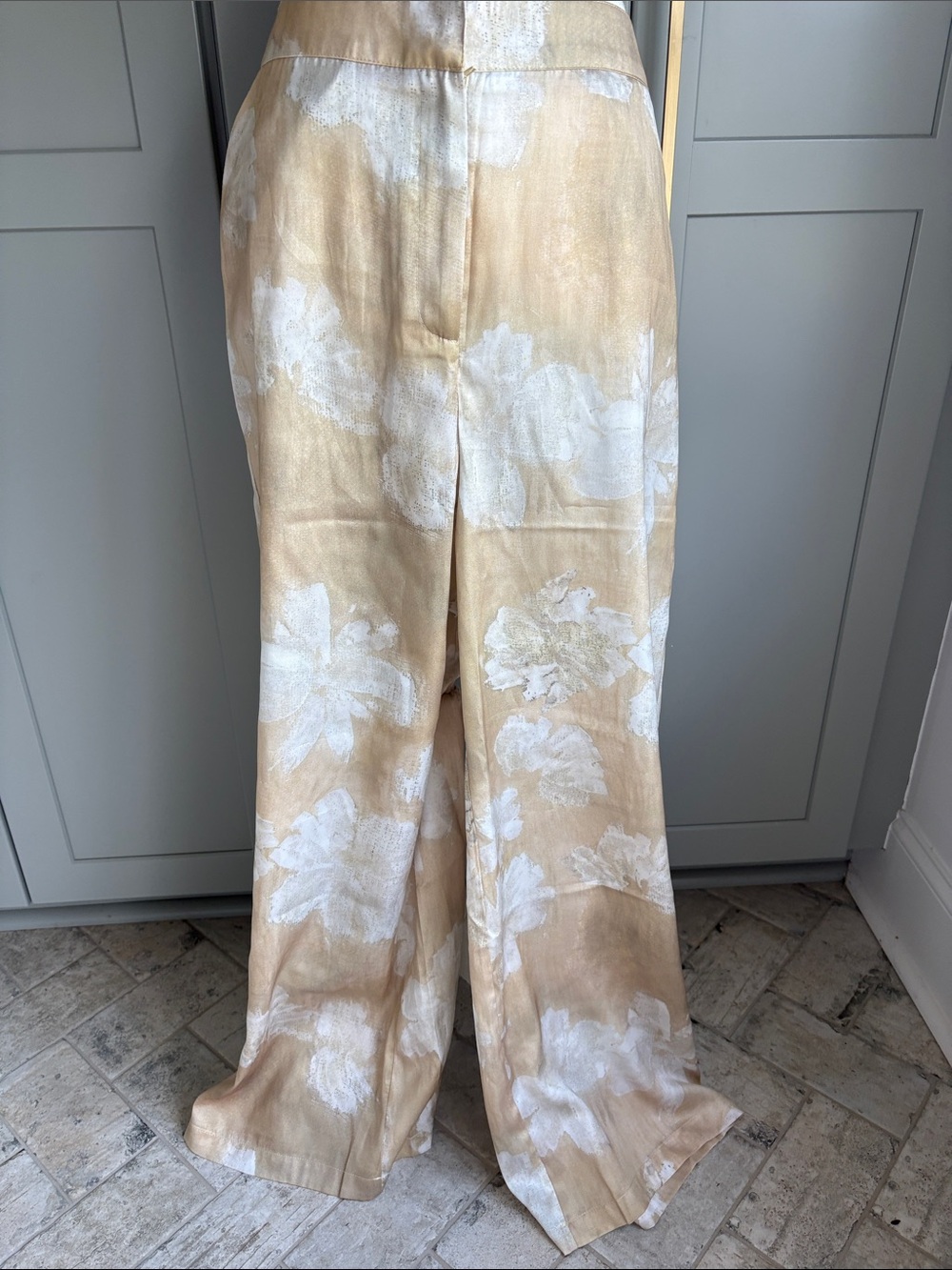 Women's Wide-Leg Floral Print Pants in Beige and White by Commense size Medium